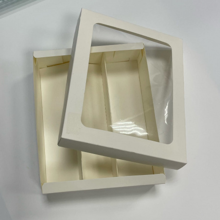Коробка для макарон в 3 ряда с окном и ложементом